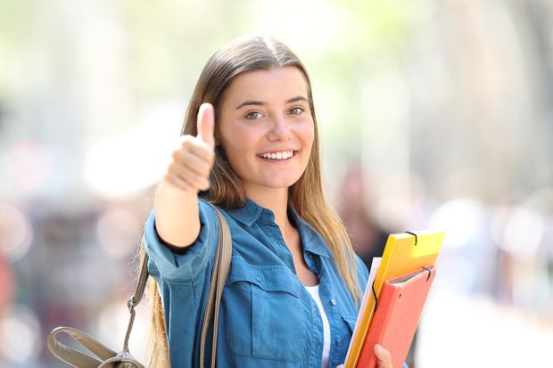 Incrementar las ayudas a los alumnos que viven fuera de casa