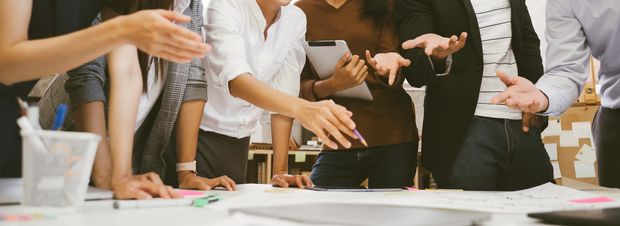 Las diferencias salariales entre hombres y mujeres se reducen, pero aún existen