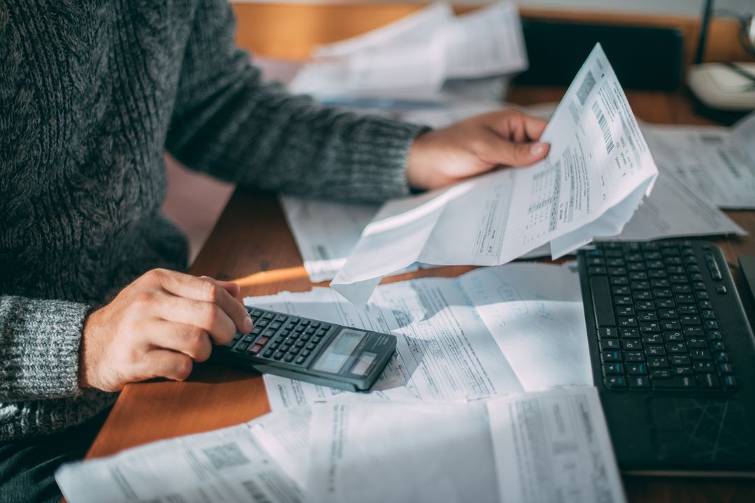 Qué debe contener una factura para ser válida y poder deducir gastos