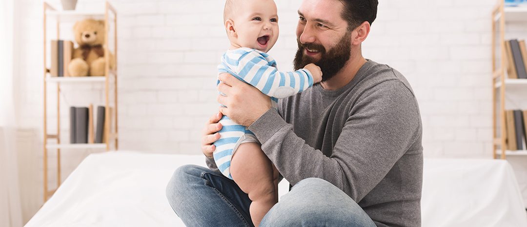 Permiso de paternidad: cuánto dura, quién puede solicitarlo y cómo funciona en 2026
