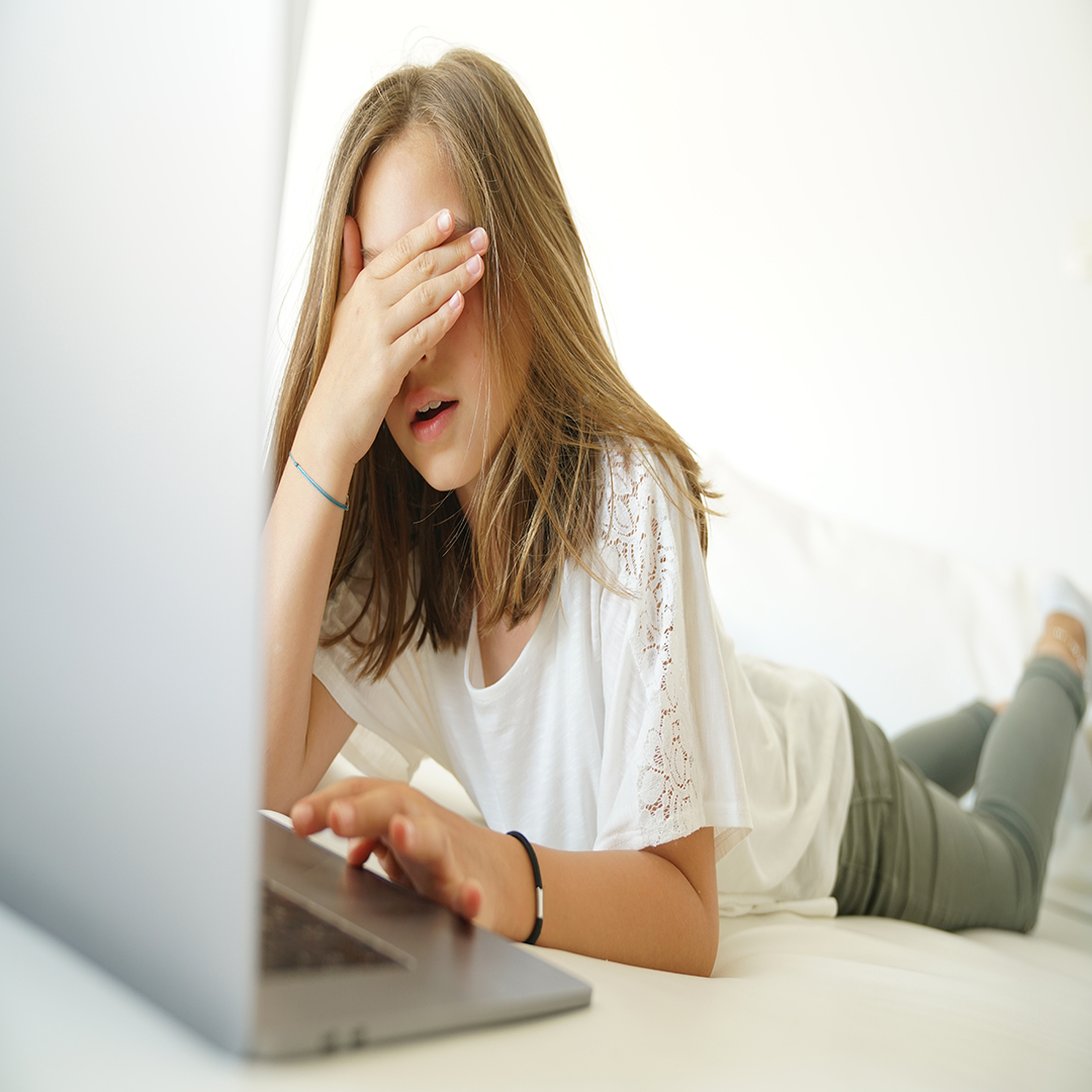Menores sin pantallas hasta los 6 años ni smartphones hasta los 16