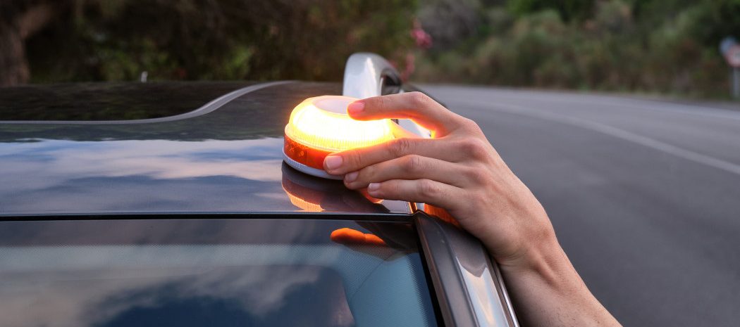 Nueva luz de emergencia para coche: qué es, cuándo será obligatoria y cómo elegirla