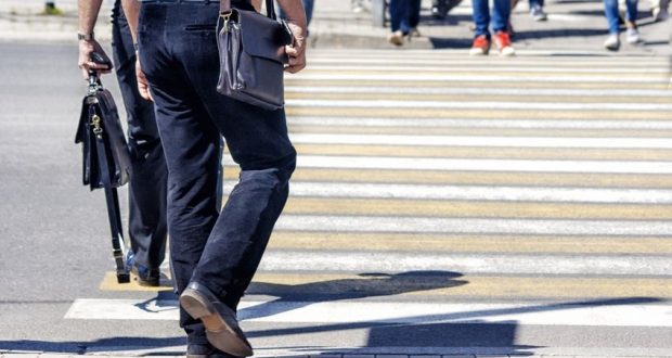 Las multas pueden ponérselas a un conductor y a unpeatón